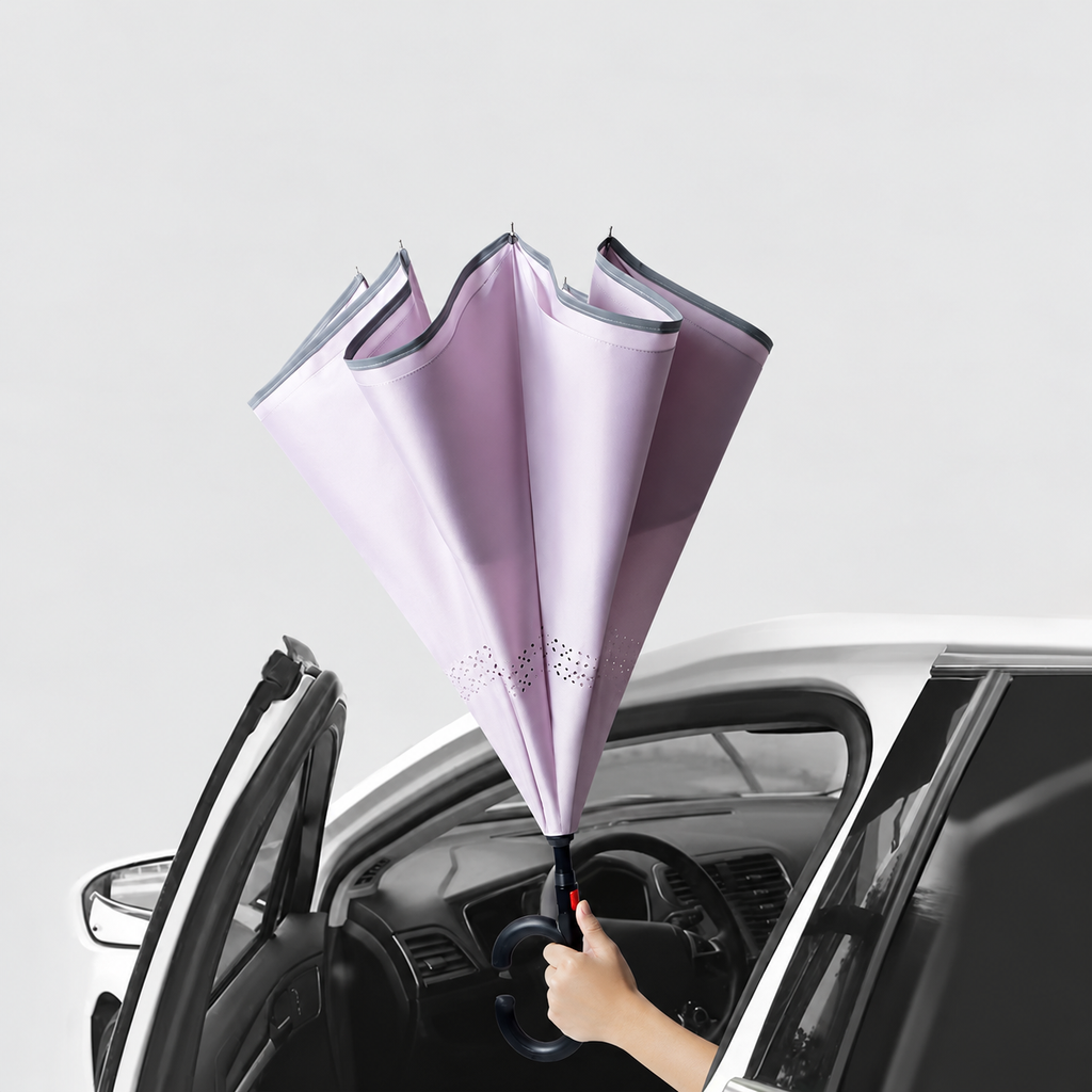 車の乗り降りで逆さ長傘を閉じる使用イメージ