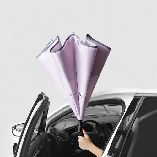 車の乗り降りで逆さ長傘を閉じる使用イメージ