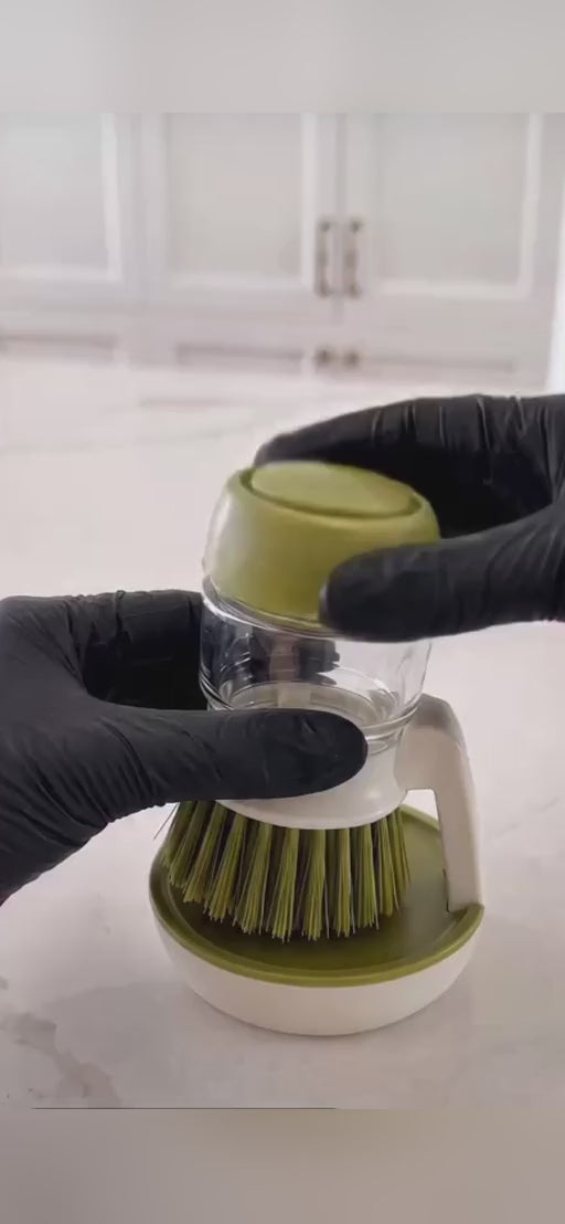 洗剤を入れられる食器洗いブラシの使用動画