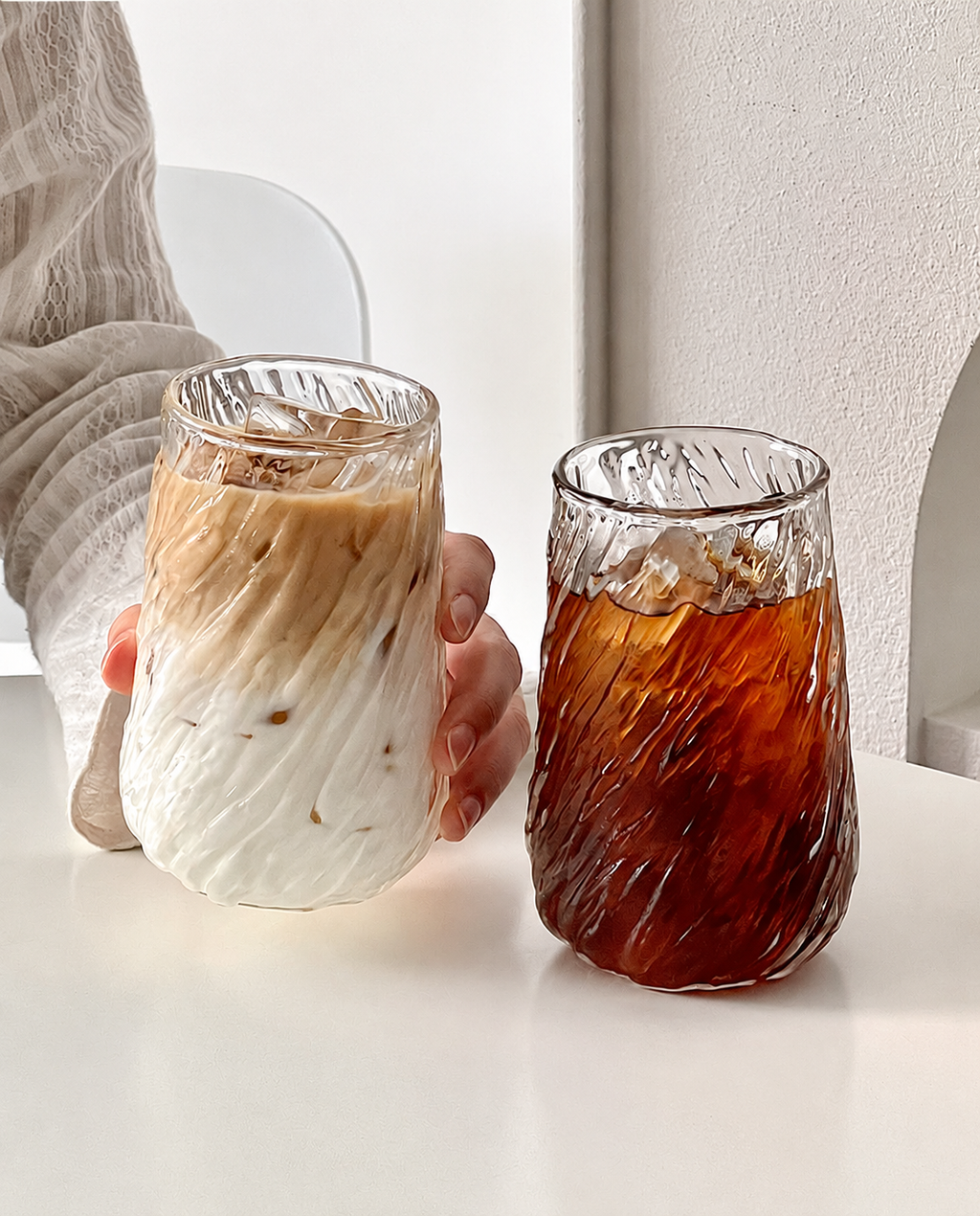 ゆらぎ模様のガラスタンブラー 使用イメージ