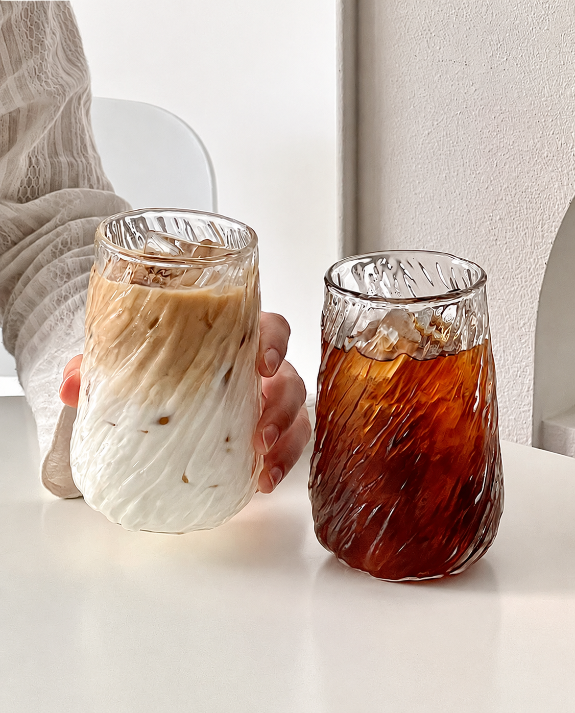 ゆらぎ模様のガラスタンブラー 使用イメージ